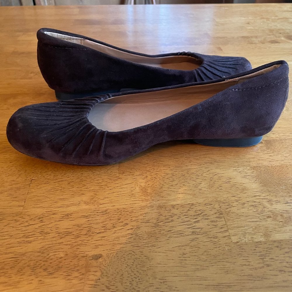 NWOT Size 7 dark brown Me Too suede leather flat - Picture 4 of 5